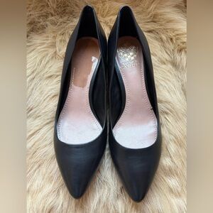 Elegant Vince Camuto Black Women's Shoes Kitten Heel. Sz 8